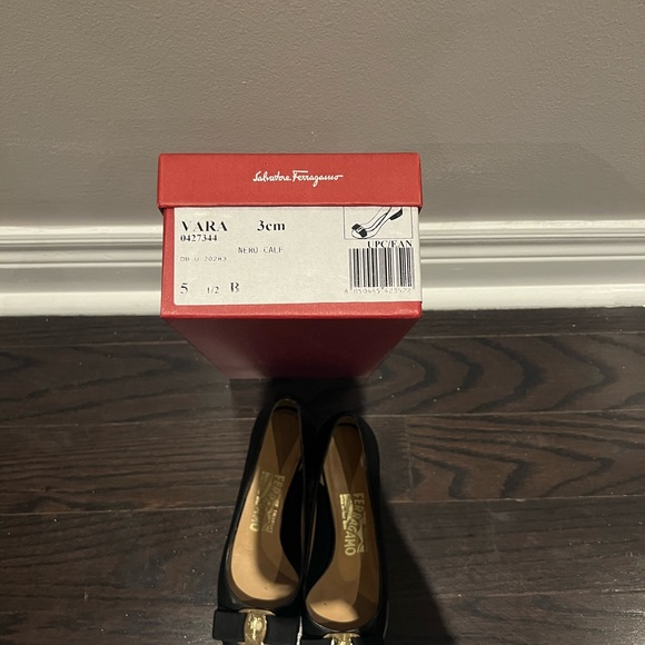 FERRAGAMO VARA 3CM black leather heels, 5.5 - Picture 4 of 4